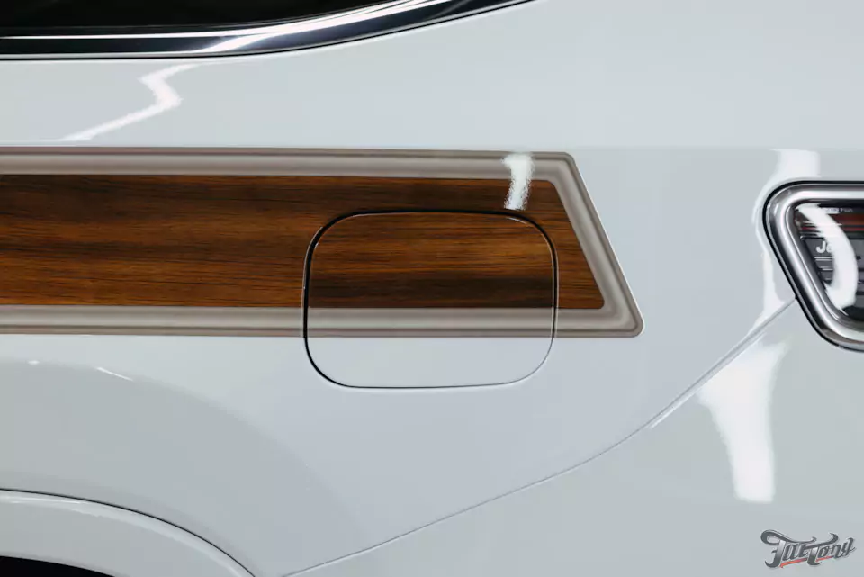 Так не должно быть! Заново разработали дизайн наклеек для Jeep Grand Wagoneer и забронировали кузов полиуретаном